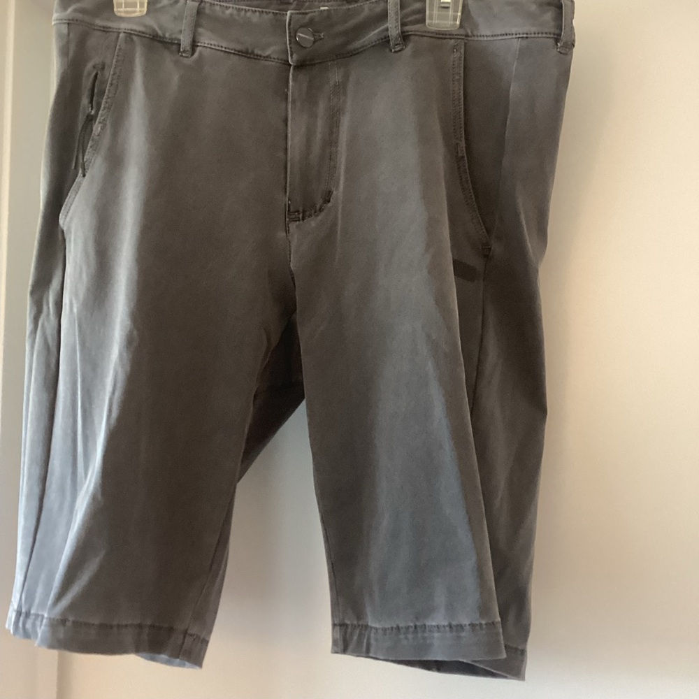 Propane 24-7 Men's Gray Shorts. Security zipper-right front pocket.11” in-seam